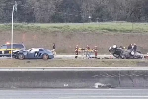 Capotamento na marginal da Dutra deixa dois feridos em estado grave em São José dos Campos