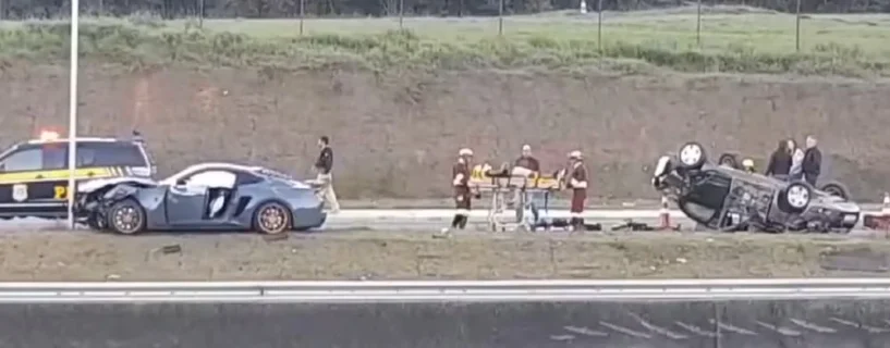 Capotamento na marginal da Dutra deixa dois feridos em estado grave em São José dos Campos