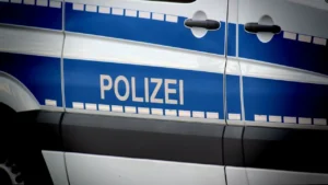 Carro invade evento LGBT em Berlim e deixa um morto e 17 feridos
