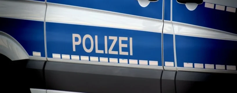 Carro invade evento LGBT em Berlim e deixa um morto e 17 feridos