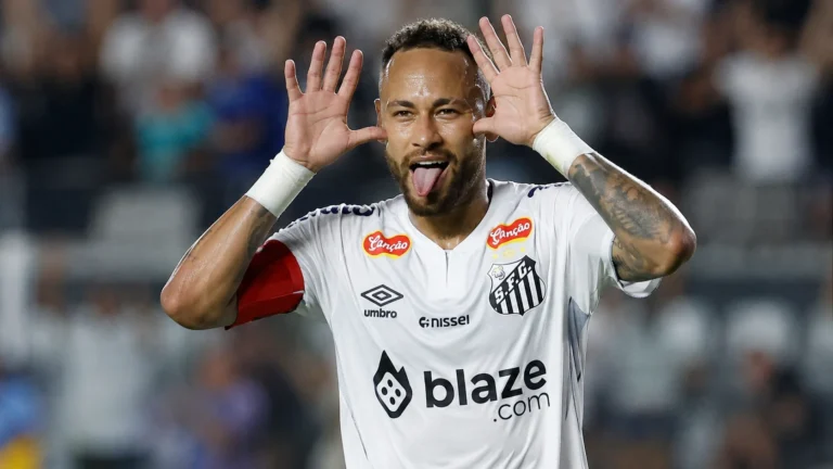 Neymar volta ao Santos com gol de categoria e celebração marcante na Vila Belmiro
