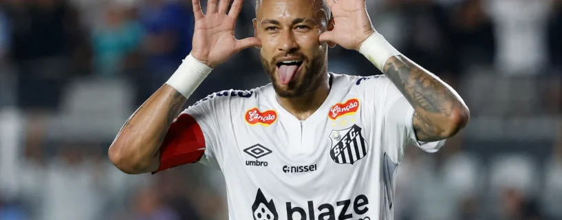 Neymar volta ao Santos com gol de categoria e celebração marcante na Vila Belmiro