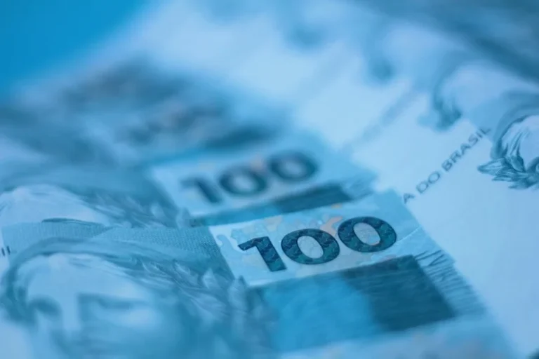Pix muda hábitos no Brasil e dinheiro em espécie cai para apenas 12% nos pontos de venda