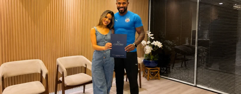 Davi Brito se casa no civil apenas um mês após assumir novo relacionamento