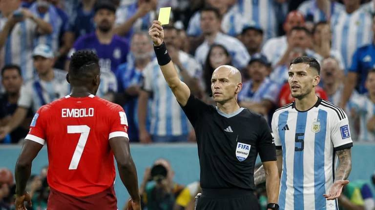 Argentina foi beneficiada? IFAB admite erro em expulsão que mudou jogo contra a Suíça