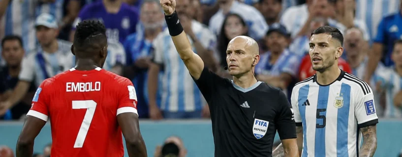 Argentina foi beneficiada? IFAB admite erro em expulsão que mudou jogo contra a Suíça