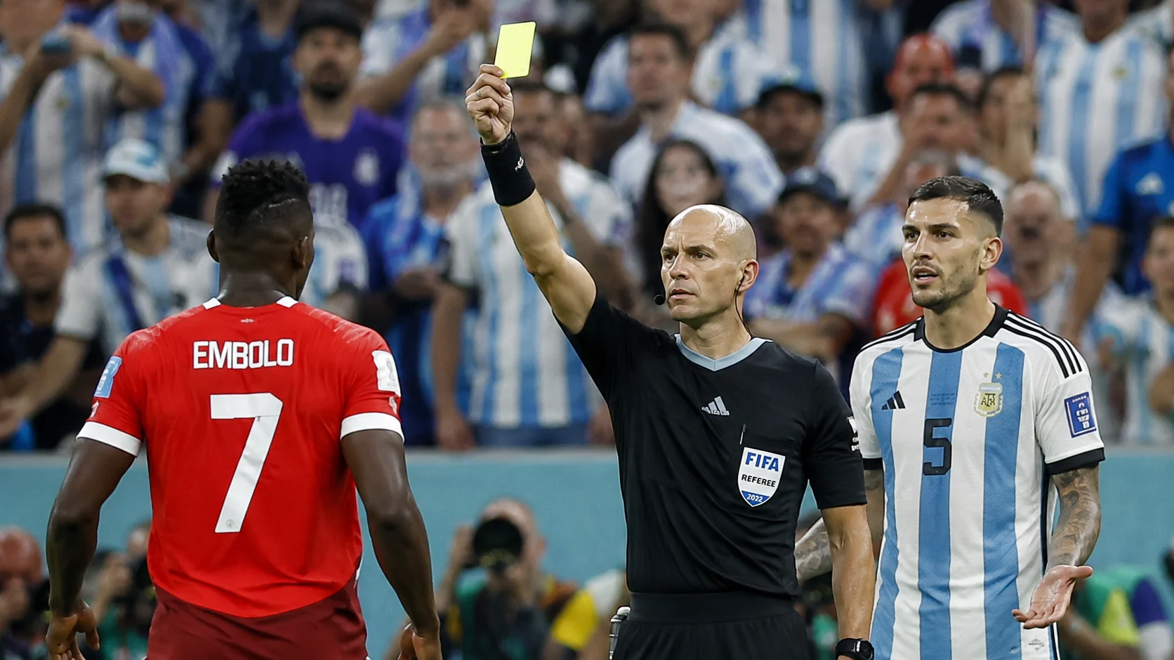 Argentina foi beneficiada? IFAB admite erro em expulsão que mudou jogo contra a Suíça