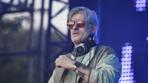 Kavinsky morre aos 50 anos; criador de Nightcall deixa legado na música eletrônica