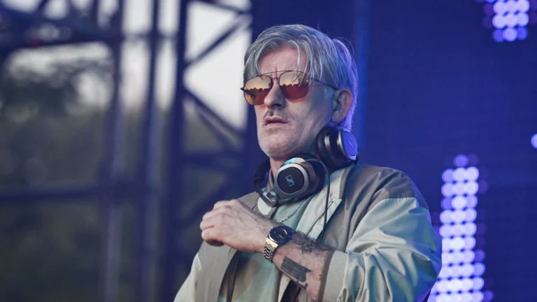 Kavinsky morre aos 50 anos; criador de Nightcall deixa legado na música eletrônica