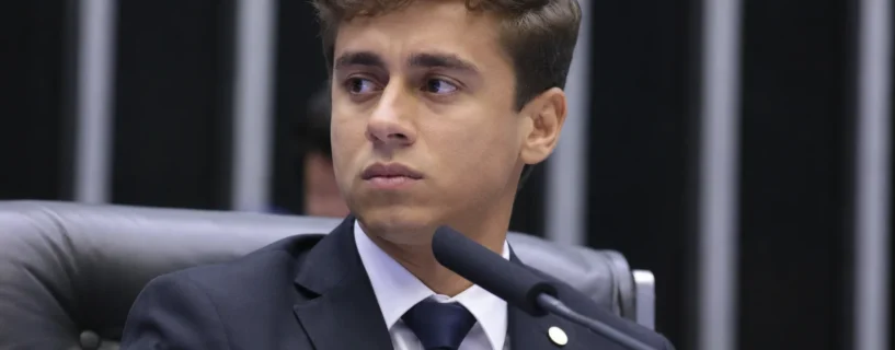 Nikolas Ferreira é condenado a pagar R$ 20 mil ao PT após publicação sobre “Partido dos Traficantes”