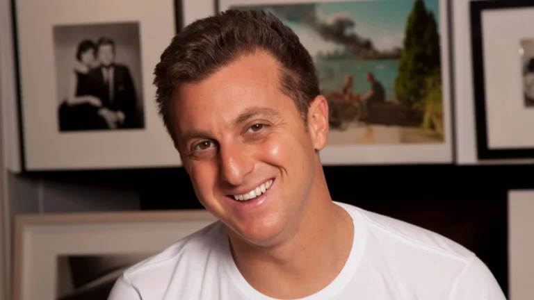 Luciano Huck surpreende ao revelar beijo triplo com Preta Gil em documentário