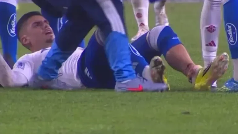Gabriel Pec estreia no Cruzeiro com perna ensanguentada após falta dura contra o Internacional