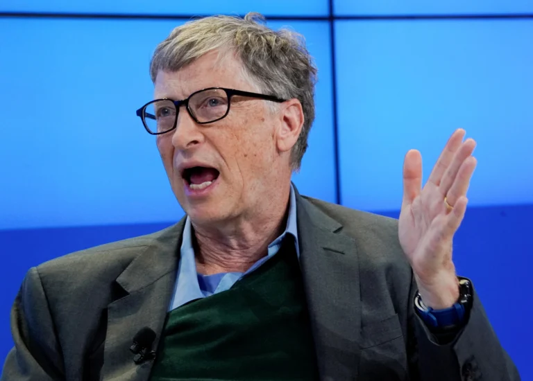 Bill Gates alerta para riscos catastróficos da inteligência artificial e defende regulação urgente