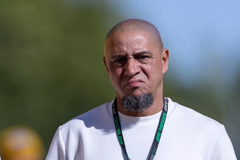 Roberto Carlos revela crise financeira e diz que sua conta bancária chegou a zero