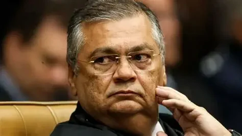 Flávio Dino libera fake news sobre Nossa Senhora Aparecida que atinge Flávio Bolsonaro