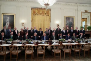 Trump reúne CEOs de IA e anuncia compromisso para reforçar segurança dos sistemas avançados