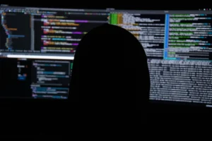 Adolescente de 16 anos é preso na Espanha por liderar grupo de hackers em operação internacional