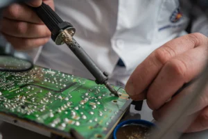 Geração Z muda planos de carreira e aposta em profissões técnicas impulsionadas pela inteligência artificial